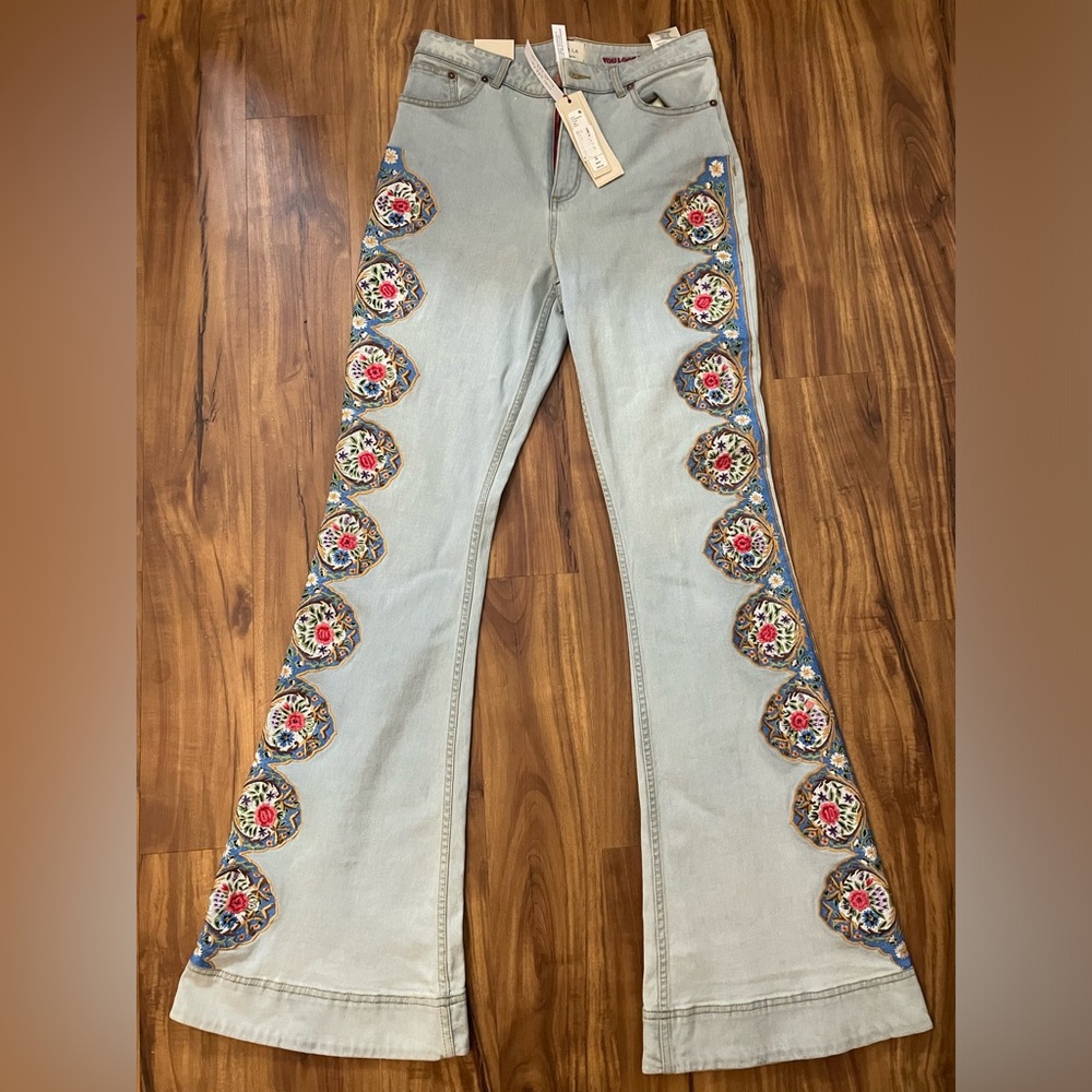 NWT Alice+Olivia LA BELL BOTTOMS. Embroidered. Size 30 tall.